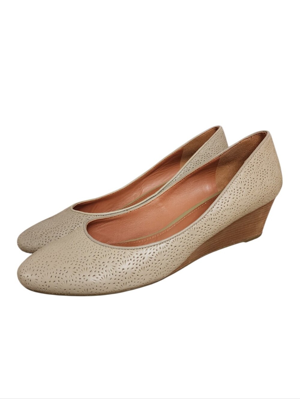 Geox Beige Laser Cut Leather Wedge Pumps Size 40 - Picture 3 of 10